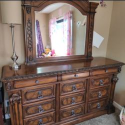 Henradon Dresser With Mirror Plus Bench