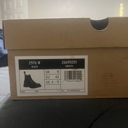 Black Chelsea men’s Docs