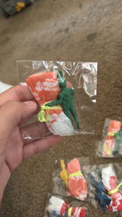 Army men with parachute