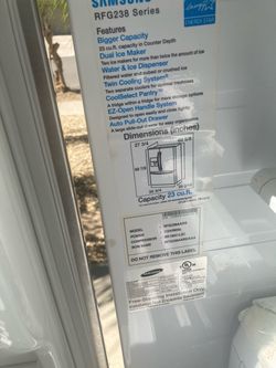 Samsung 23 cubic feet refrigerator