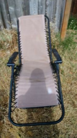 Folding Zero Gravity Outdoor Lounge Chair