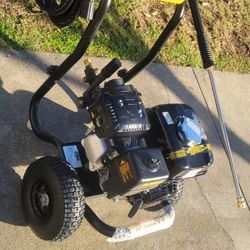 3600 Dewalt Power Washer  Gas  Motor Honda
