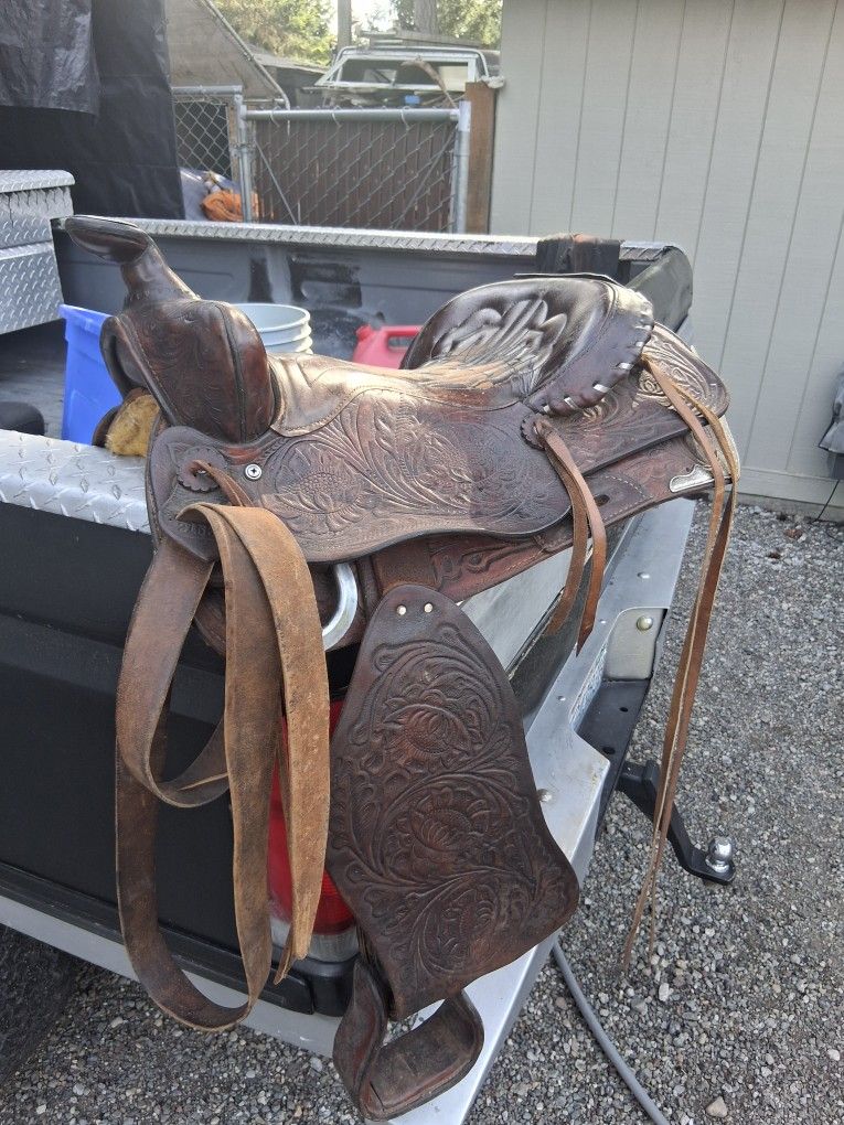 Saddle