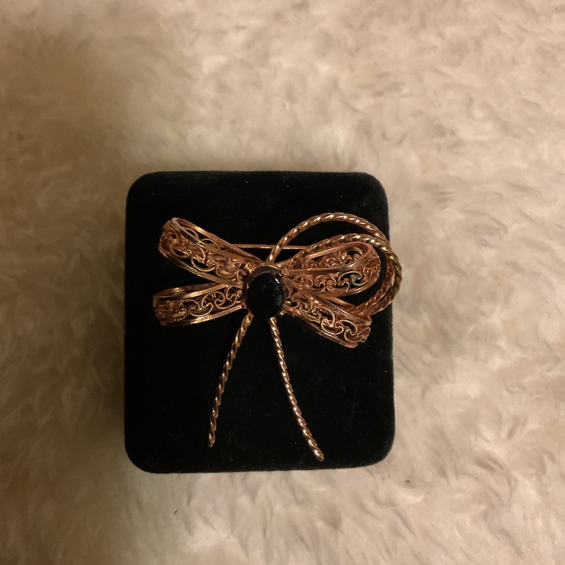 Golden/bronze Ribbon 🎀 Brooch With Onyx Stone