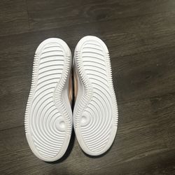 Women’s NIKE shoe