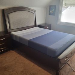 Bed w/nightstands