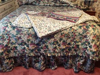 Laura Ashley Queen Complete Bedding Set