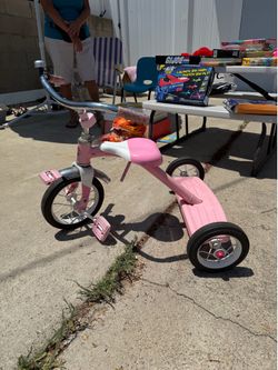 Vintage girls Radio Flyer Tricycle w/ bell