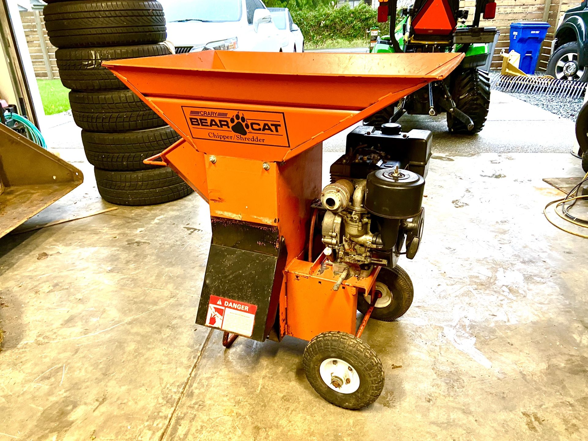 BEARCAT 8hp WOOD CHIPPER & SHREDDER