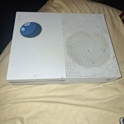 Xbox One S Comes With Controller And Charger