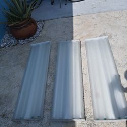 Light Fixtures. 4 Ft