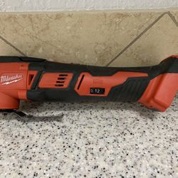  Milwaukee M18 18V Lithium-Ion Cordless Oscillating Multi-Tool (Tool-Only)