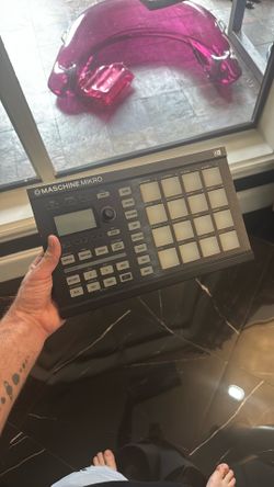 NI Maschine MIKRO MKII MIDI Controller