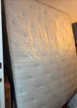 KING SIZE BEAUTY REST MATTRESS PICK UP TODAY