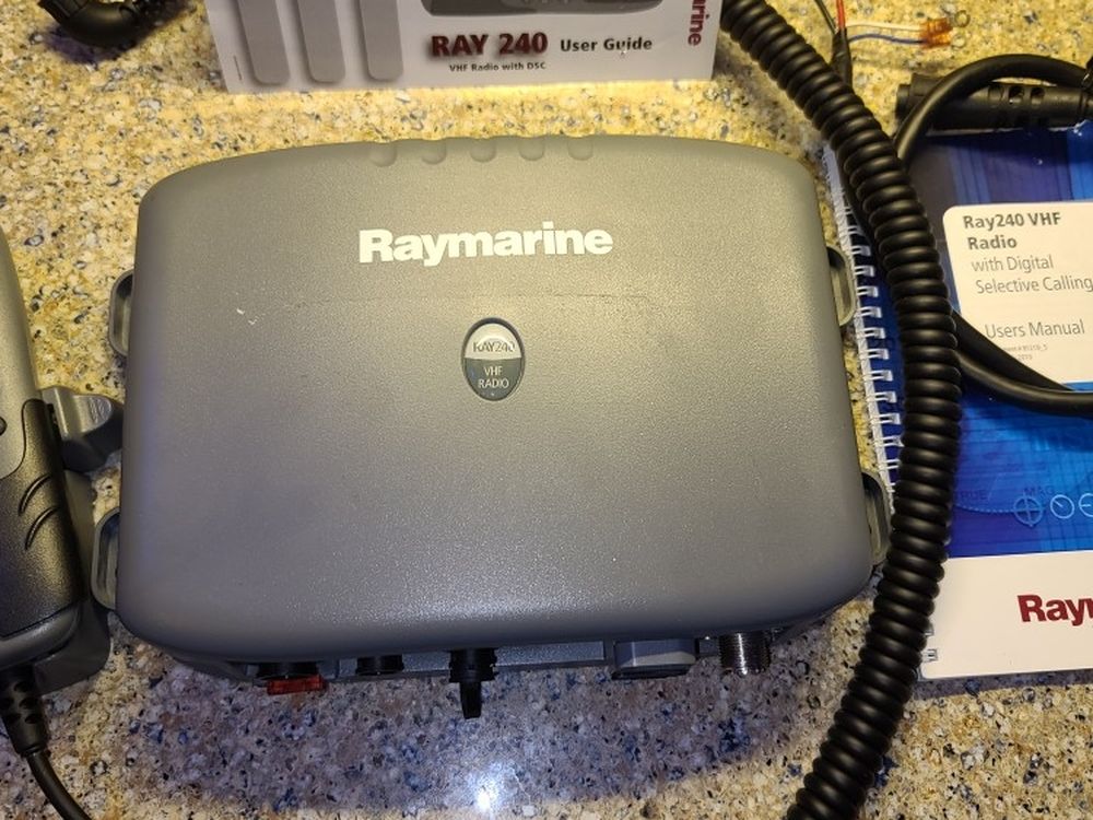 Raymarine Ray240 VHF