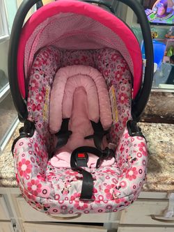 Minnie Mouse car seat