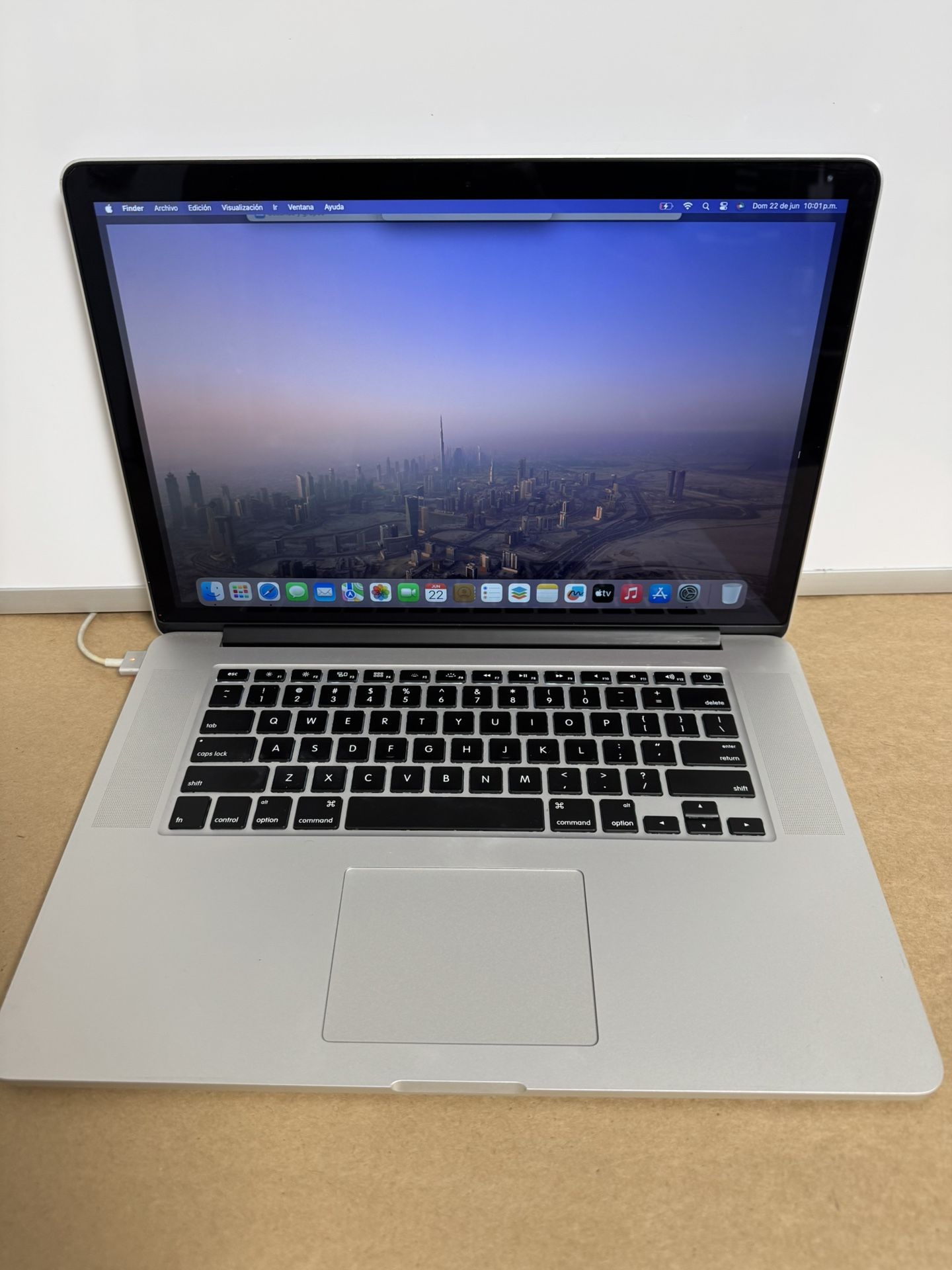 Apple Laptop ser Pictures For More Detalla