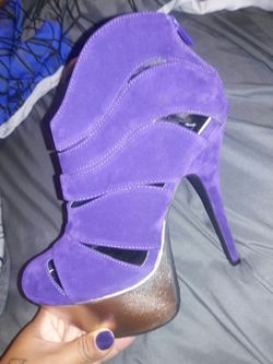 Brand new BEAUTIFUL PURPLE HEELS SIZE 9