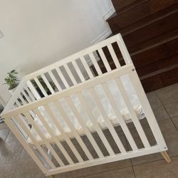 Mini crib 