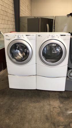 Whirlpool duet washer and dryer set with pedestals