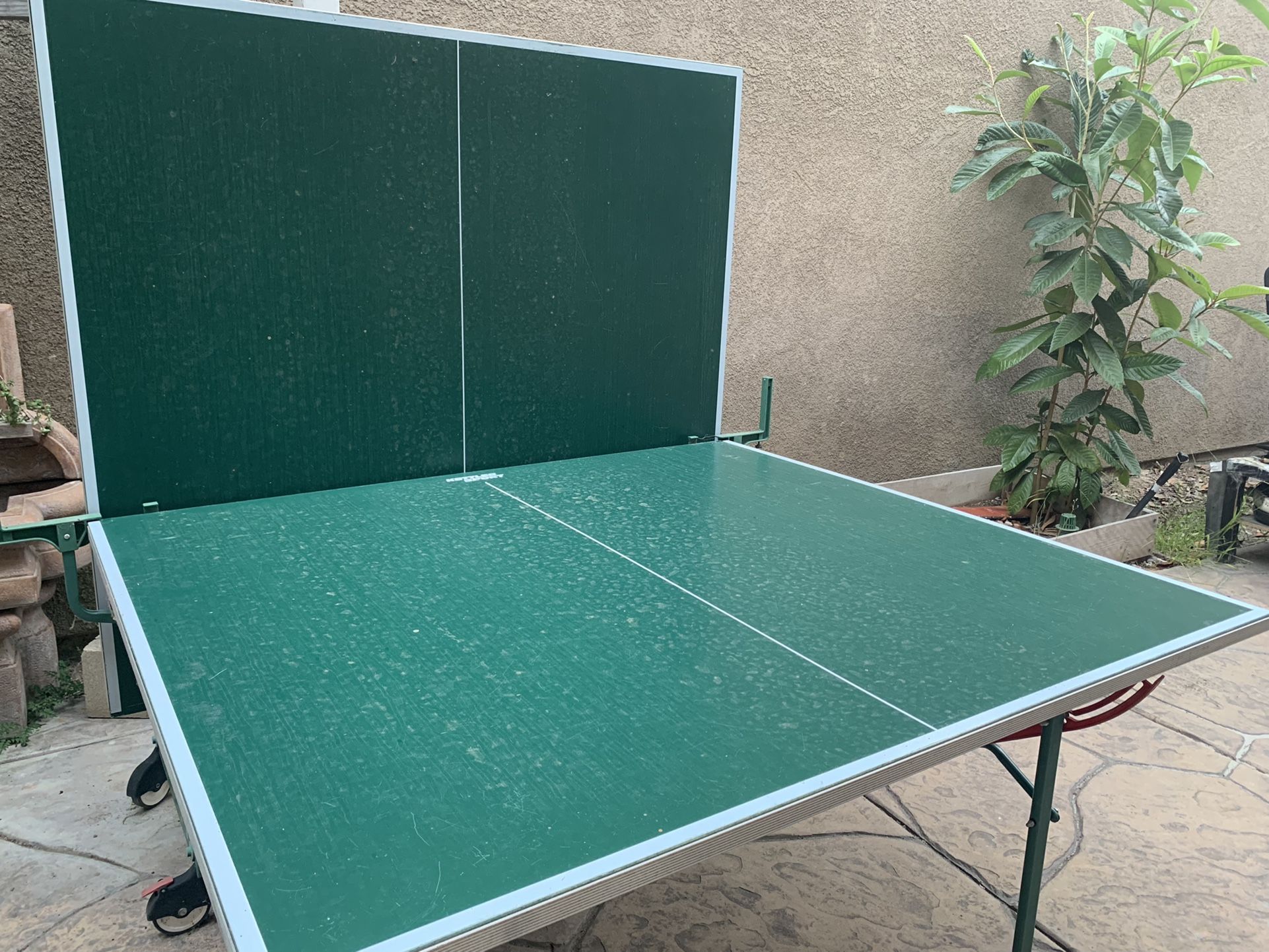 outdoor ping pong table