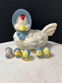 Vintage Ceramic Hen and Chicks Figurine Set