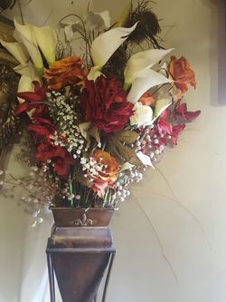 Fake flower included stand