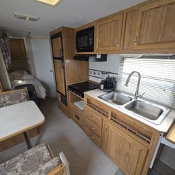 Travel Trailer Fleetwood Pioneer 18