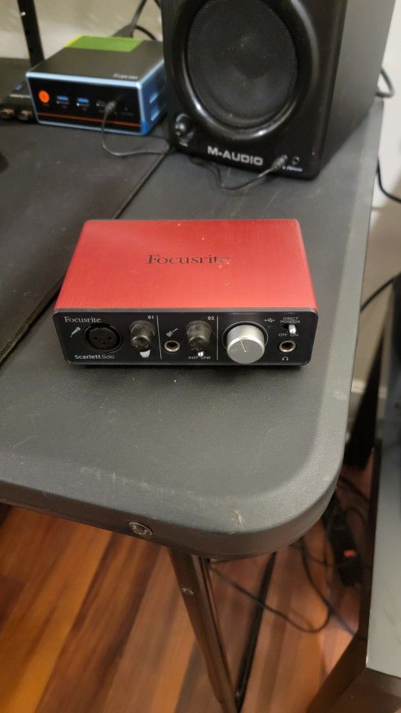 Older Generation Focusrite Scarlett Solo and Rode NT1 Microphone
