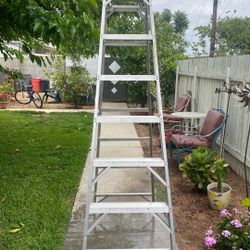 8 Ft Aluminum Ladder Like New 