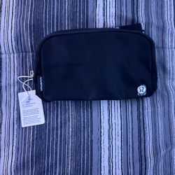 Lululemon Everywhere Belt Bag 1L
