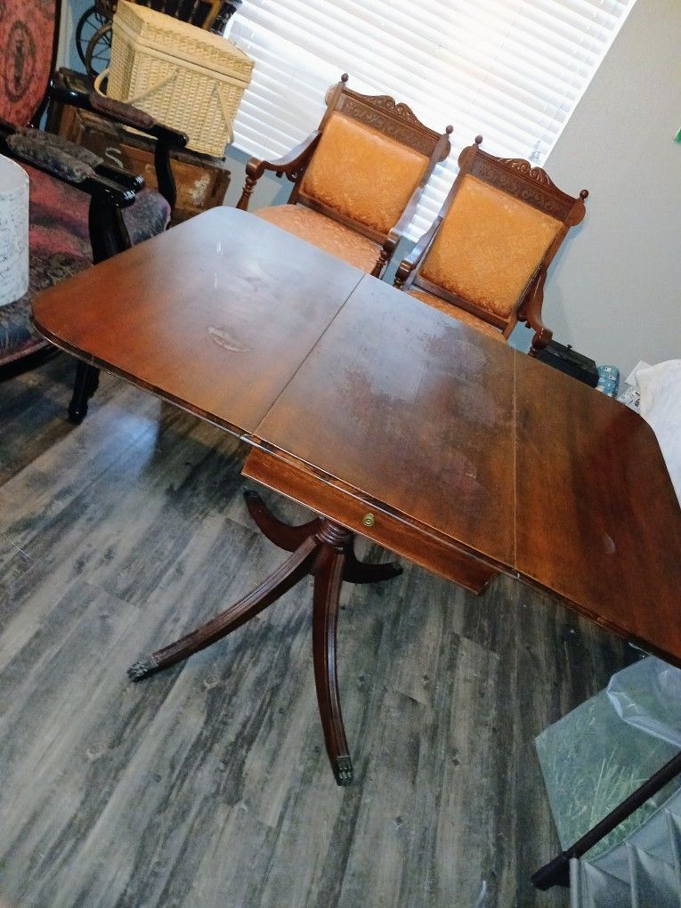 Antique Drop Leaf Mahogany Dinner Table With Claw Feet