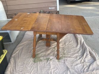Drop leaf table
