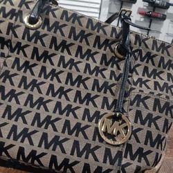 Michael Kors Tote for Sale in Uniondale, NY - OfferUp