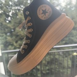 Women’s Size 8 Converse Chuck Taylor High Tops – Great Condition – $25