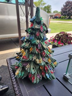 Ceramic Christmas 🎄 Tree With Lighted Base Vintage