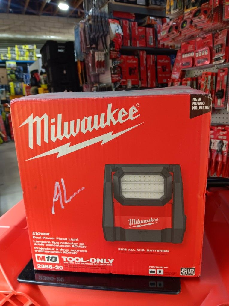 Milwaukee M18 ROVER Dual Power Flood Light. Tool-Only