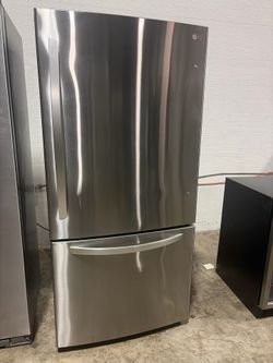 USED LIKE NEW LG FRIDGE BOTTOM FREEZER