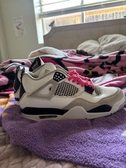 Jordan 4 military’s size 9