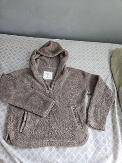 Girls Abercombri  sweater size 11/12