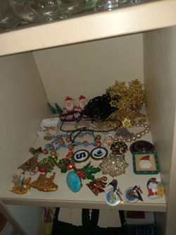 Jewelry 2 for 1 dollars