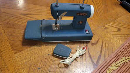 Vintage Sew Mate Battery Operated Metal Sewing Machine