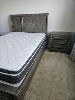 Queen bed with Mattress