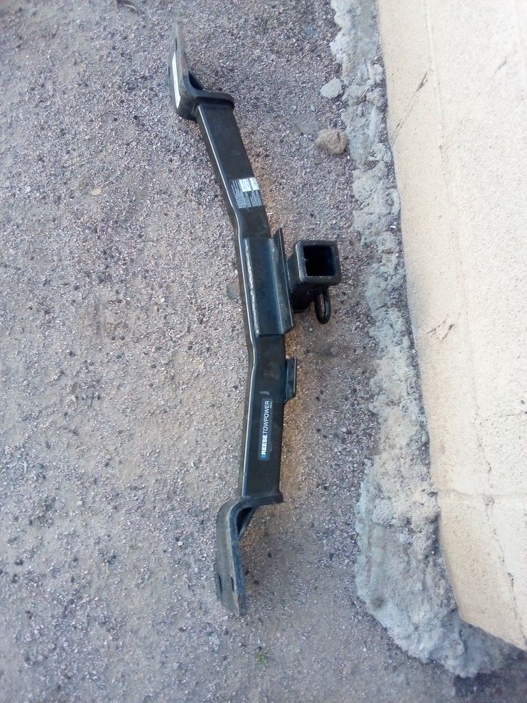 Tow Hitch. Brand New. Fits Hyundai Tucson/Kia Sportage Read Ad!