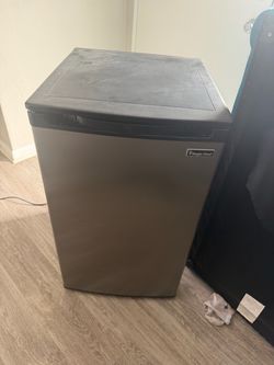 Magic chef mini fridge