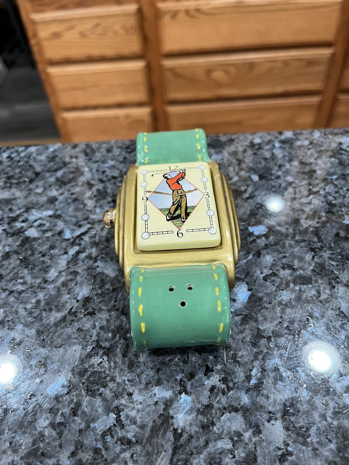 Vintage 2001 Vandor Pelzman Designs Golf Theme Wrist Watch Pair of Salt and Pepper Shakers. Brand new never used.