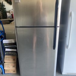 Frigidaire Refrigerator & Top Freezer - Like New!!!