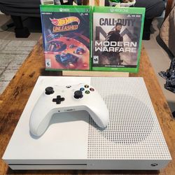Xbox One S 500 gb with 2 Games And Controller