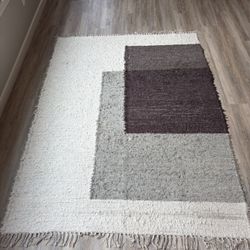 5’x7’ Rug Urban Outfitters 
