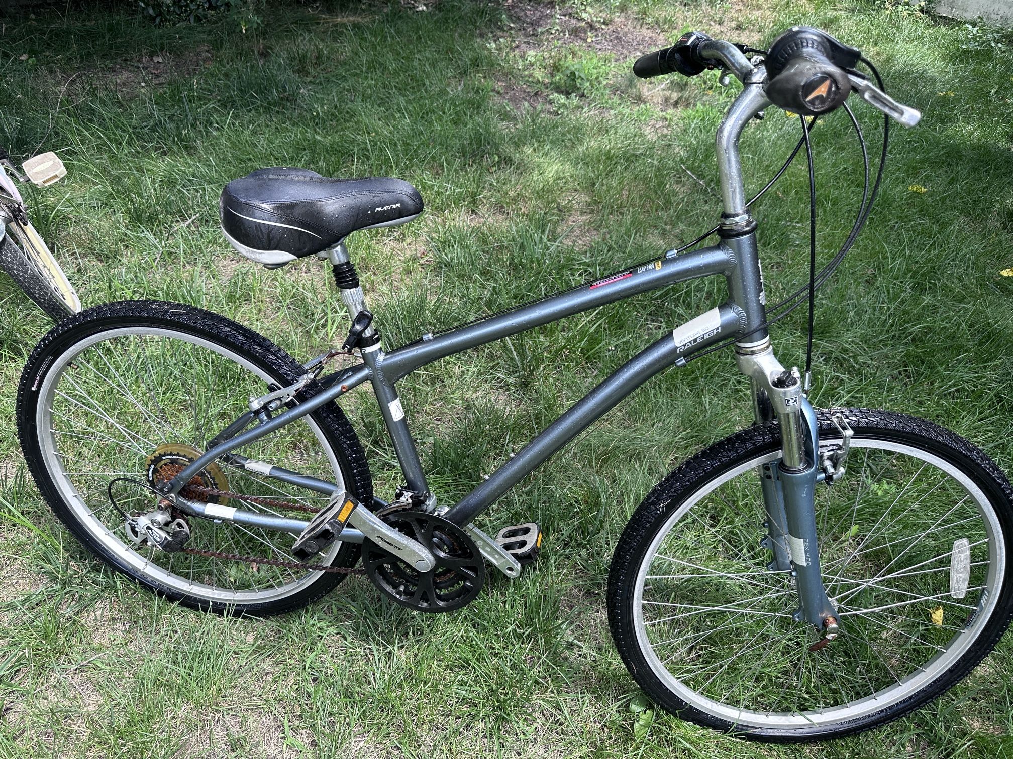 Raleigh ROAD HYBRID BIKE 27” tires bicycle